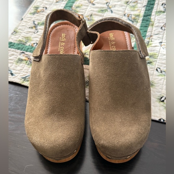 Indi & Cold San Sebastián Suede Clogs - Picture 3 of 4